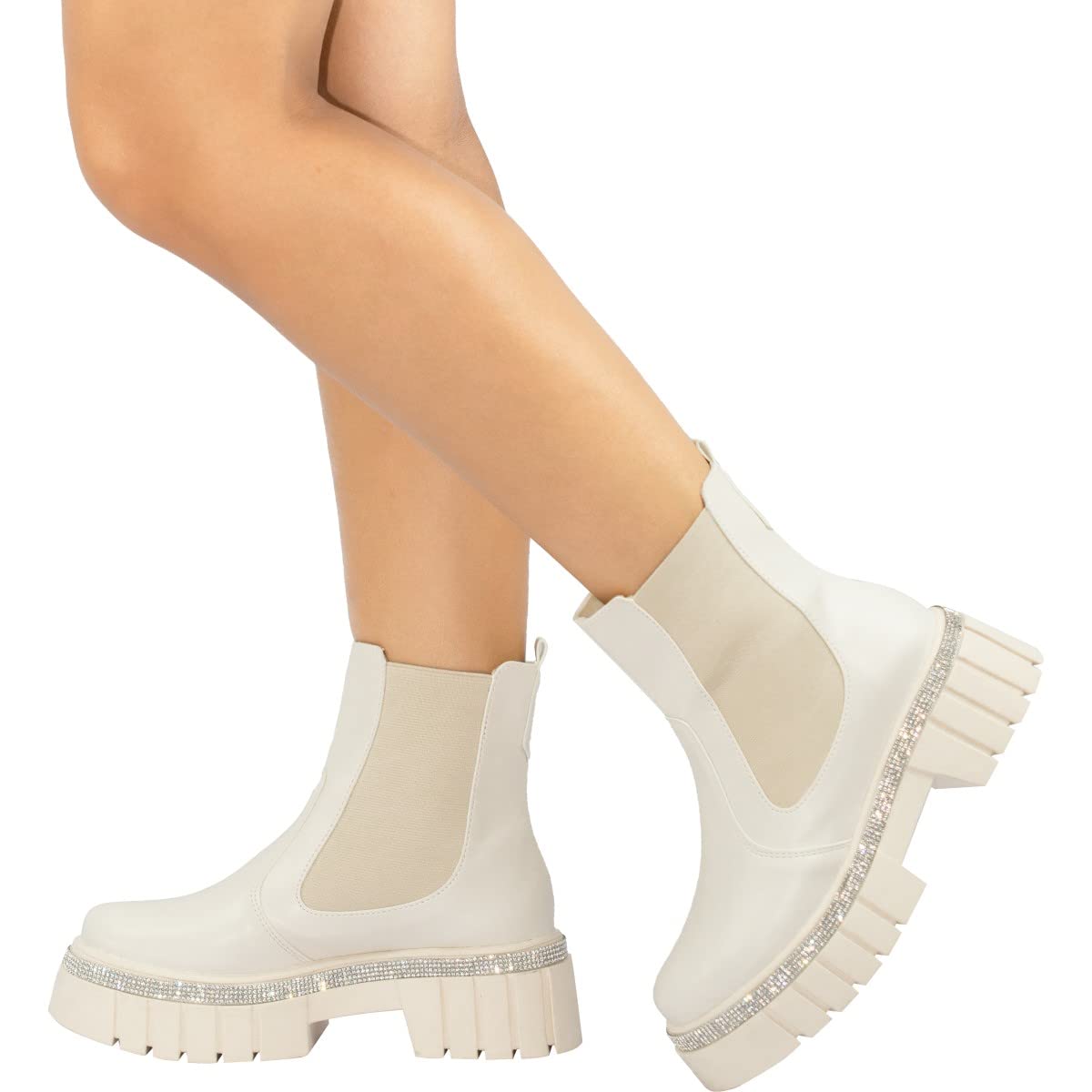 Bota Chelsea Feminina Coturno Tratorado Strass Plataforma em promoção! Veja a oferta e mais achadinhos de Botas 4 Hoje é o melhor dia para comprar Bota Chelsea Feminina Coturno Tratorado Strass Plataforma com aquele preço maroto! Promoção! Aproveite a oferta! 4