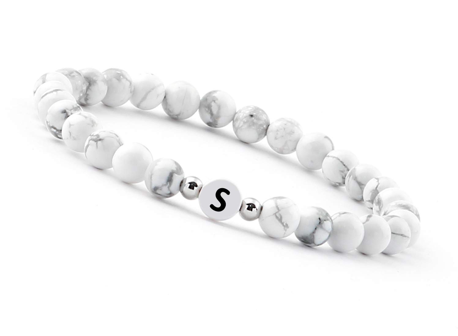 GD GOOD.designs Perlenarmband Buchstabe | Partner Armband weiß mit echten Howlith Perlen | Geschenk für Couple I Personalisiertes Partnerarmband