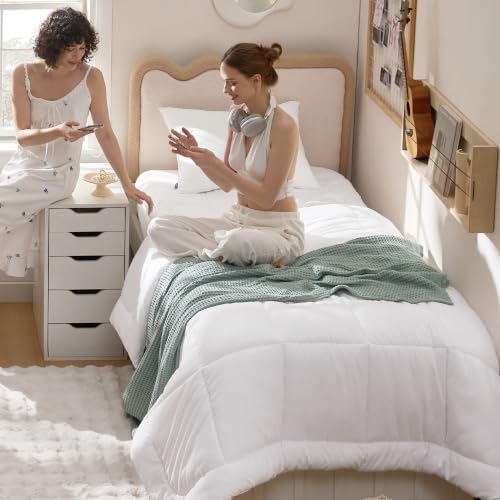 Image of Bedsure Comforter Duvet Insert - Quilted Comforters Twin XL Size, All Season Duvet, GentleSoft Down Alternative Bedding, with 8 Tabs, Gifts for Women /Men, White, Twin XL 92 x 68 Inches (Pack of 3)