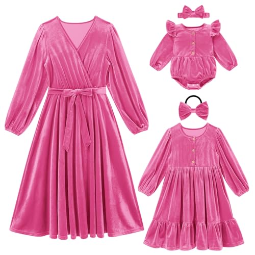 Robe de Noël assortie mère fille en velours rose pour look partenaire d'hiver