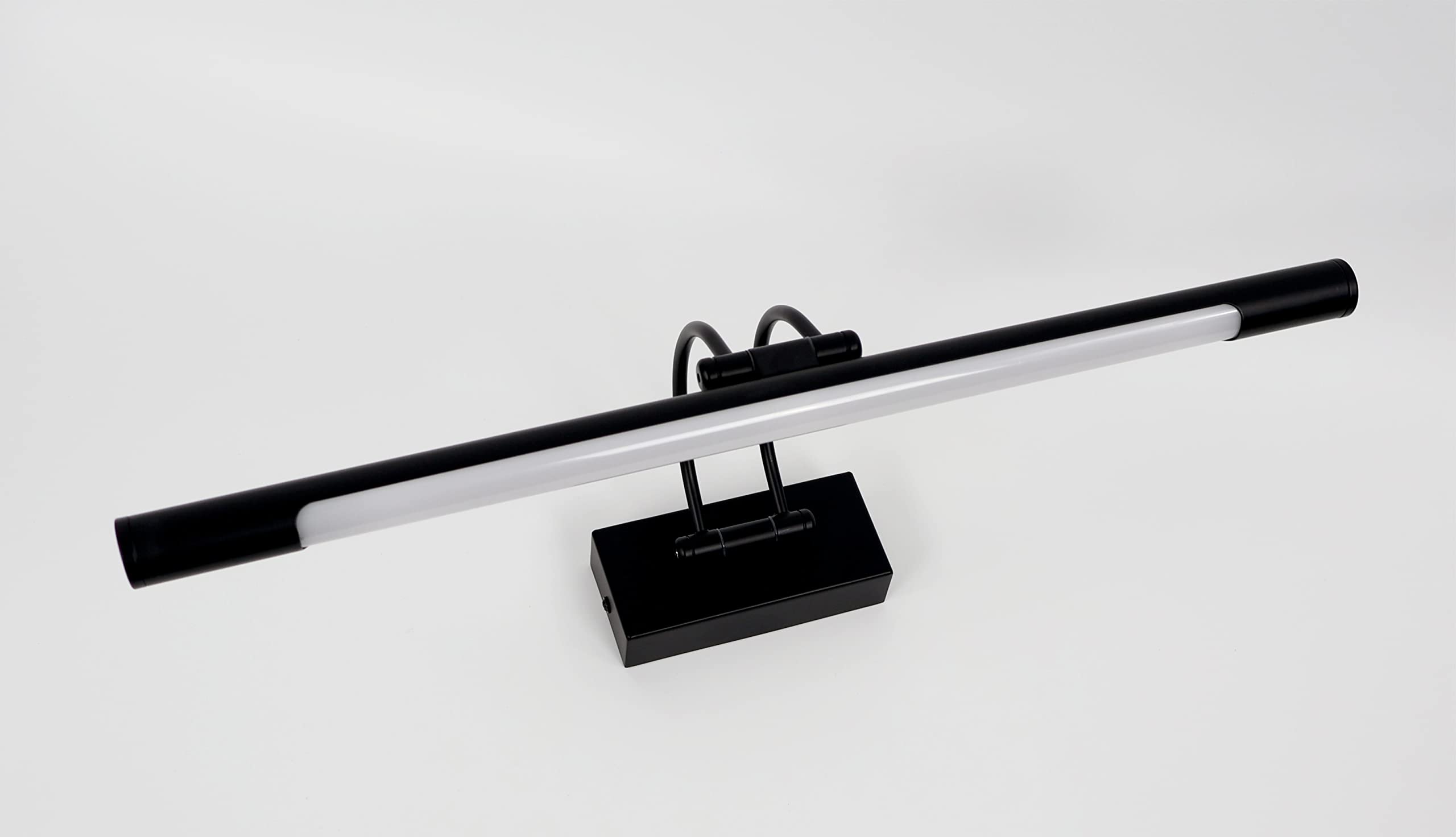 Aplique LED de pared para iluminar cuadros, espejos, murales, 8W tradicional y elegante,tono de luz cálida 3000K, Color Negro, articulado y giratorio. 50cm