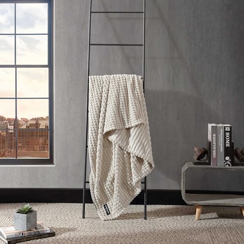 Kenneth Cole - Soft Throw Blanket, Textured Jacquard, 50 x 60 by Kenneth Cole New York - Used condition - Image 3