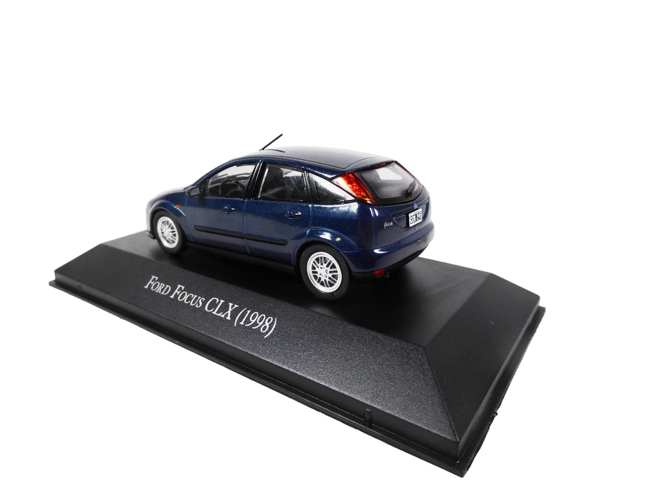 OPO 10 - Coche Ford Focus CLX 1998 - Salvat 1/43 - AR57