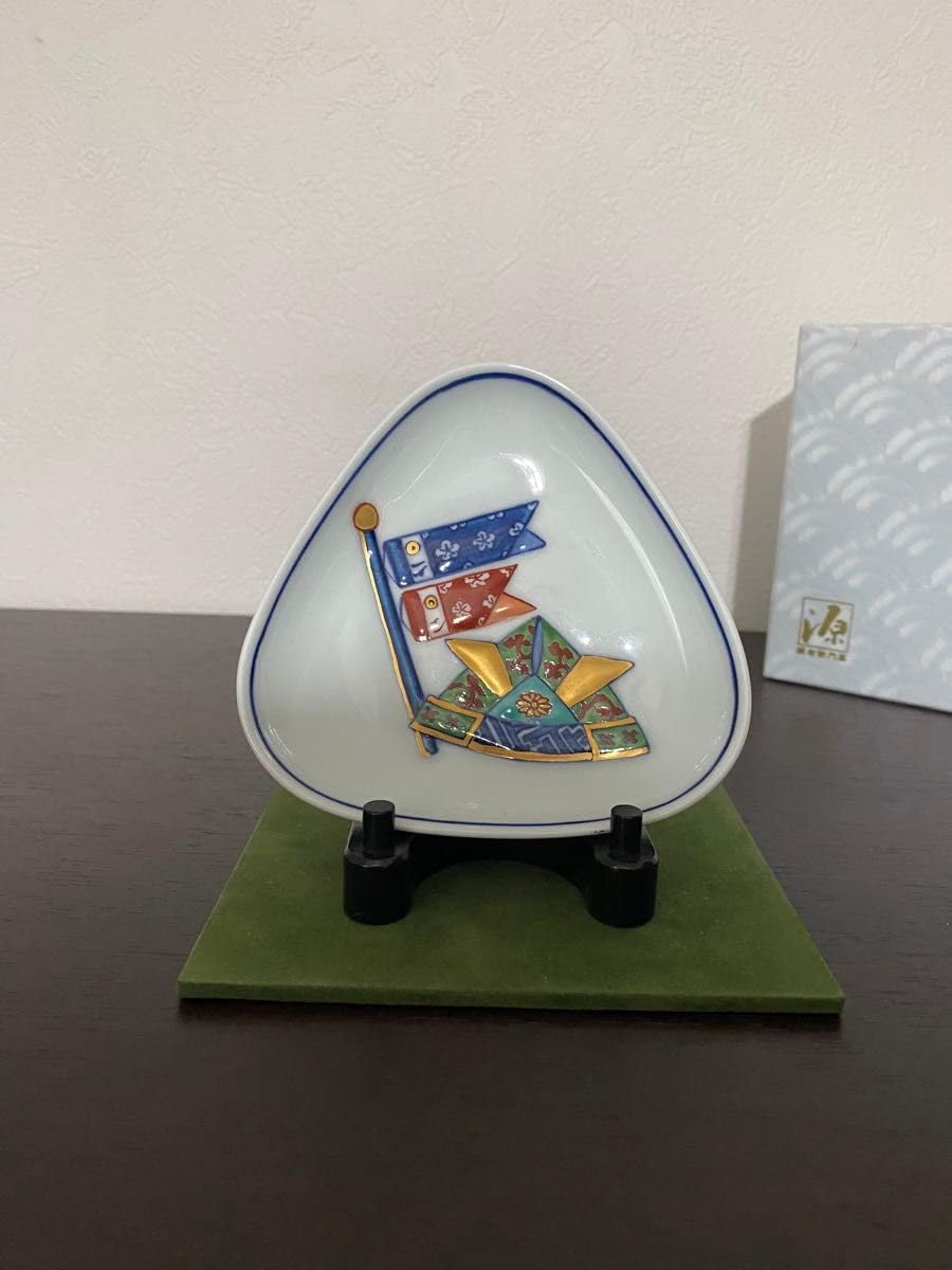 源右衛門　染錦おり雛と染錦おり紙兜三角小皿 源右衛門 染錦おり雛と染錦おり紙兜三角小皿