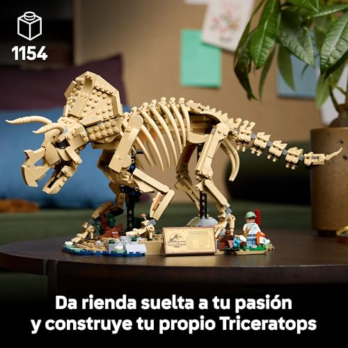 Miniatura 2 de LEGO Jurassic World Fósiles de Dinosaurio: Triceratops - Kit de Maquetas para Adultos con Minifigura de Dr. Gerry Harding - Decoración para la Estantería - Regalo Fans de Parque Jurásico - 77985