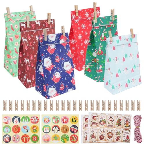 KINDPMA 24 Piezas Bolsas Regalo Navidad Bolsas de Papel Kraft Navidad con 24 Pegatinas, Clips y Tarjetas Bolsas de Regalo para Regalos de Navideña Galletas Dulces