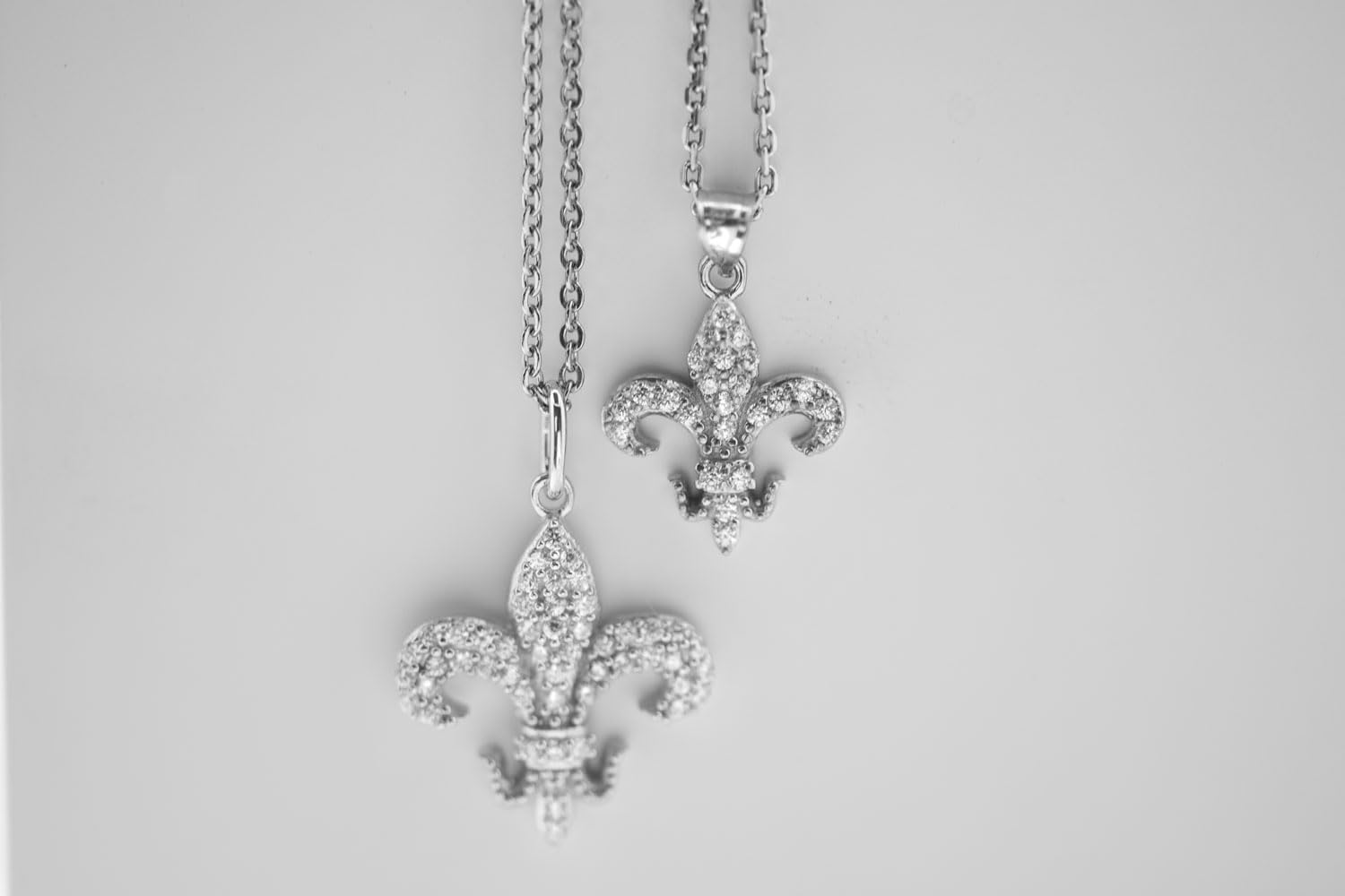 Colgante de Plata 925 y Circonitas Blancas - Flor de Lis (15 mm o 20 mm)