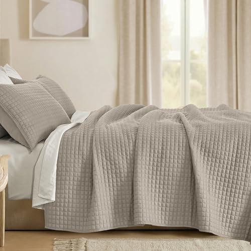 Image of Wonderful 3 Piece Waffle Weave Quilt Set Queen Size, Grey Lightweight Bedspread Coverlet for All Season, Ultra Soft Microfiber Bedding Set with 2 Pillow Shams, Waffle Pattern Quilted Design 94 inchx94 inch | Breathable & Cozy