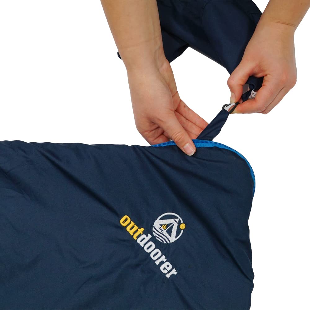 Leichter Deckenschlafsack Trek Comfort von outdoorer mit 880g – Reise Schlafsack Erwachsene in Blau, sehr kleines Packmaß 28x15cm