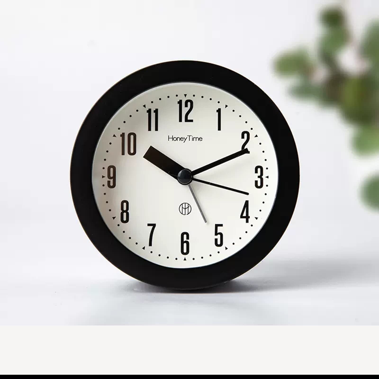 BMKGODN alarm clock， Battery Powered,Silent Non Ticking Small Alarm Clocks for Shelf,Bedside Table Clock for Bedroom(Gray)