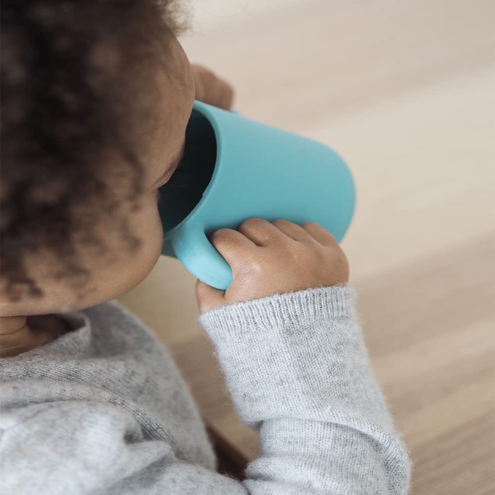 Béaba Tasse d'Apprentissage Bébé, Fonction Biberon/Tasse, 100% Silicone de Haute Qualité, Larges poignées, Facilite la prise en main, Ergonomique, Bec Souple, Blue