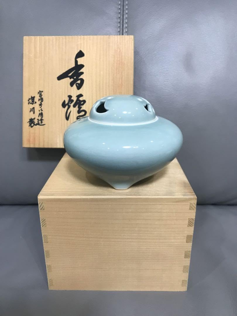 宮内庁御用達＊深川製磁 鍋島花兎 香炉 色絵 白磁 三足 香道具 【公式 