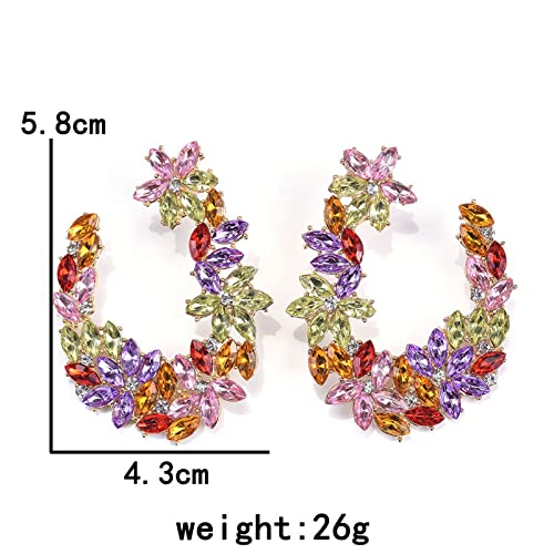 Boucles d'oreilles super flash en diamant pour illuminer un visage fatigué