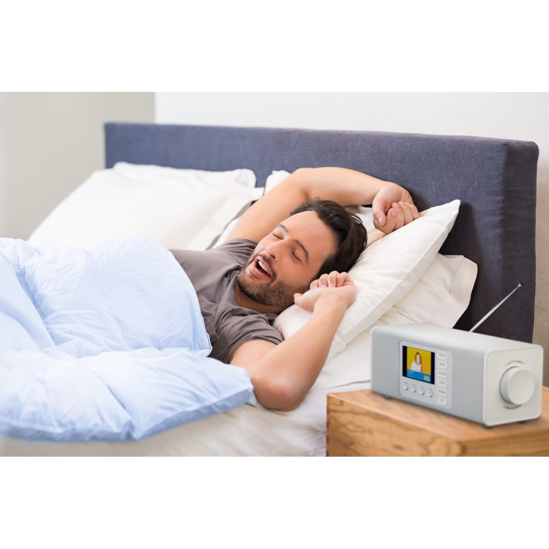 Hama Digitalradio mit Wecker (DAB Radio mit großem Display, Küchenradio, DAB+, Seniorenradio mit einfacher Bedienung, Bluetooth, FM, Radiowecker, Stereo-Radio, kleines Radio mit gutem Empfang) weiß