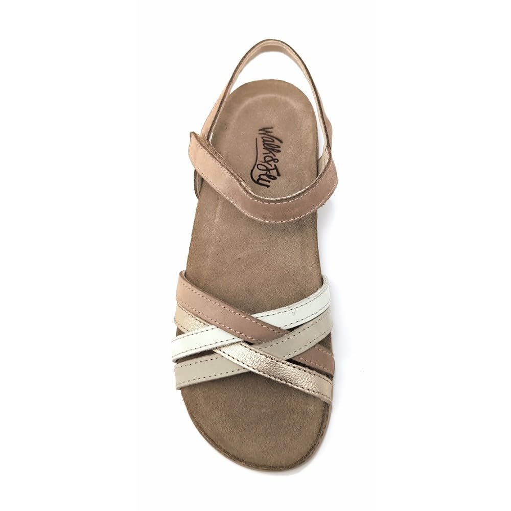 WALK & FLY 8580-50950 PIEL BEIG - Sandalia de piel beige con plantilla acolchada, cierre de gancho y bucle ajustable y suela poliuretano ligera antideslizante. Cuña 2 cm.