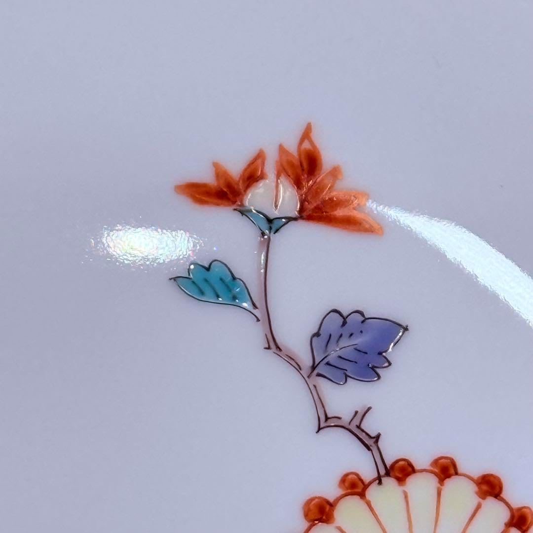 十三代柿右衛門　色絵岩梅鳥文様皿　共箱有　美品　直径19.6㎝　国重要無形文化財 十三代柿右衛門 色絵岩梅鳥文様皿 共箱有 美