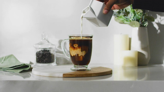 Amazon.com: Libbey Kona Glass Coffee Mugs Set of 6, Elegant 16 Ounce Clear  Tea Cup Set , Dishwasher Safe Glass Mugs with Handles for Tea, Coffee,and  Espresso: Home & Kitchen