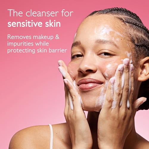 Image of Caudalie VinoHydra Moisturizing Cleansing Gel with Hyaluronic Acid - 150 mL | Hydrating gel cleanser removes makeup and gently cleanses skin while supporting the skin barrier.