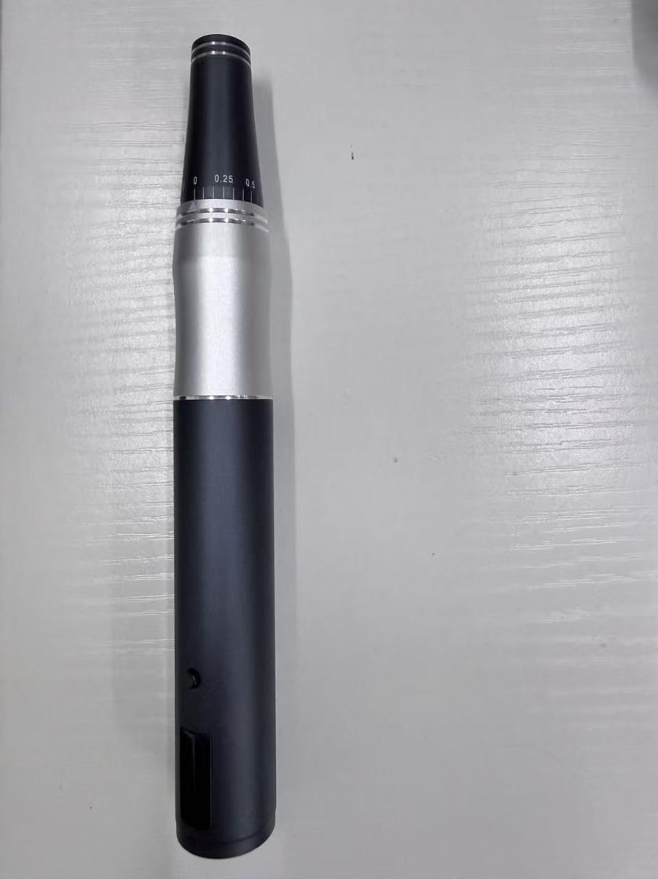 Microneedling Pen mit LCD-Display