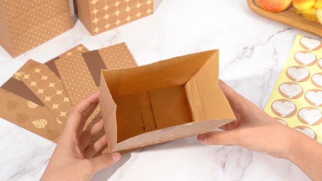 BOOMTOP 24 Sacchetti Regalo Halloween In Cartone – Buste Con Adesivo, 6 Disegni, Perfetti Per Caramelle, Biscotti E Piccoli Regali