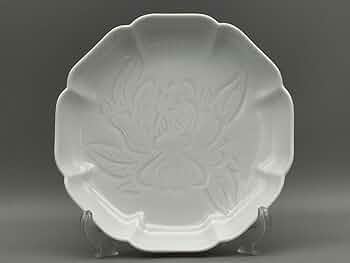 2921 松尾博之作　白磁花瓶　花文 2921 松尾博之作 白磁花瓶 花文