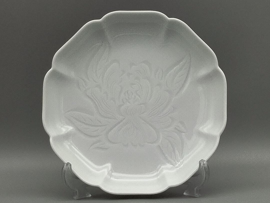 Amazon.co.jp: 有田焼 松尾博之作 白磁 陽刻牡丹花文 輪花 五寸皿