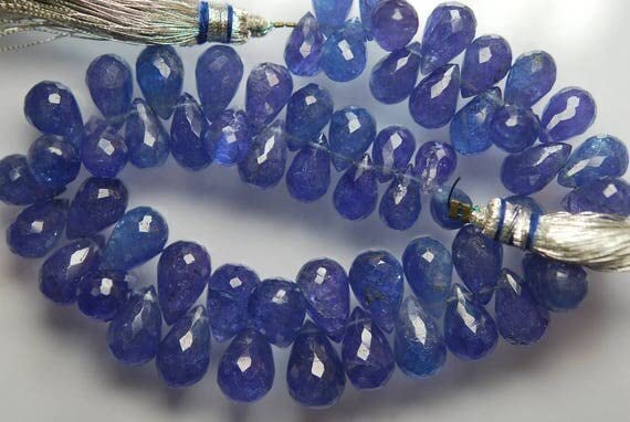 Briolettes de tanzanite bleue pour magnifier vos tenues de soirée
