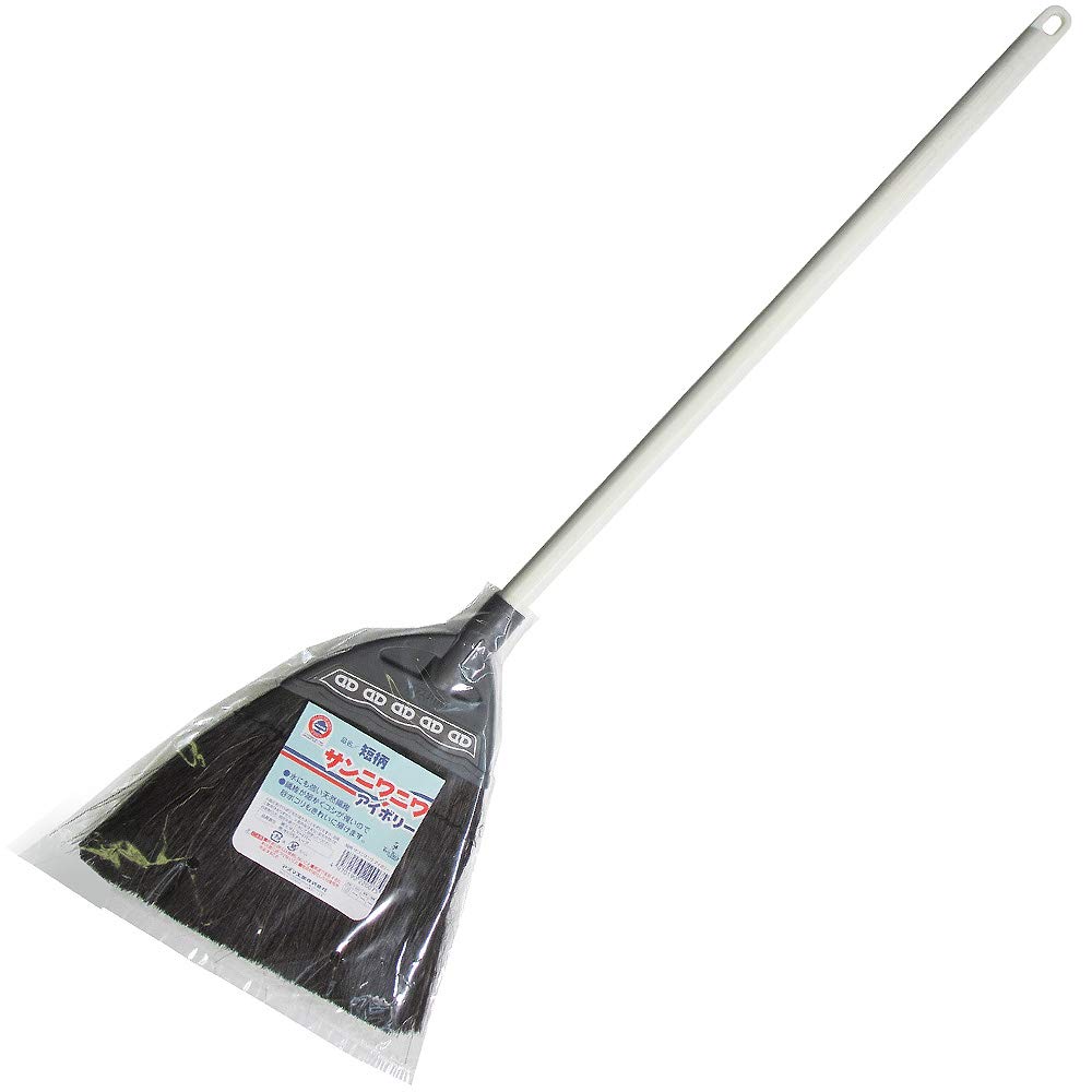 アズマ 外ほうき 短柄サンニワニワアイボリー 穂幅:約27cm 全長:約77cm アイボリー しなやかな黒シダ仕様で砂ボコリなどの細かいゴミもしっかり掃き取れます。