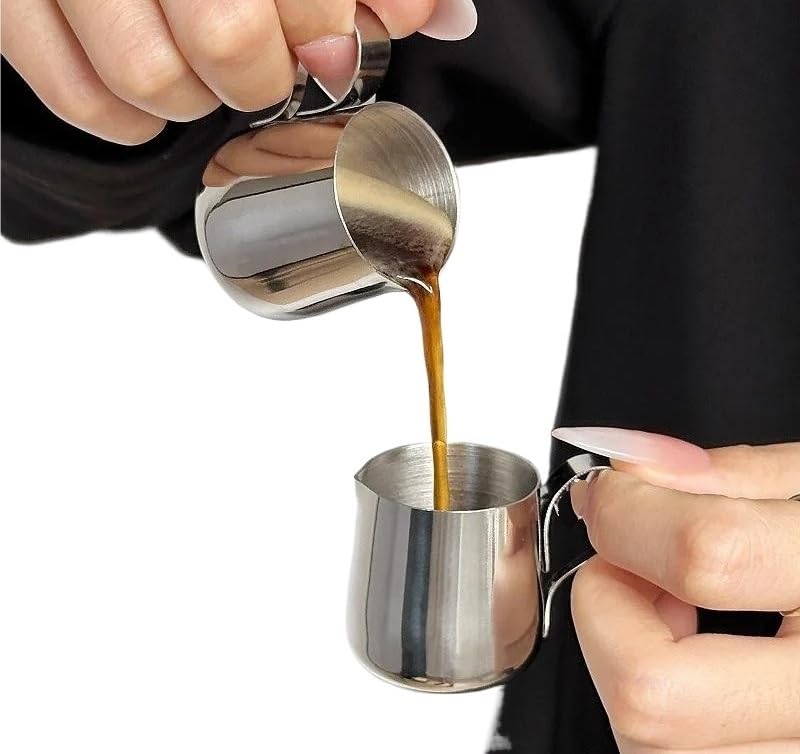 Jarra para espumar Latte y medir café en formato mini de acero 2