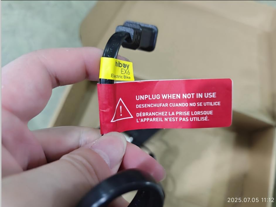 Warning sticker on charging cable: Unplug when not in use. Text repeated in Spanish and French.