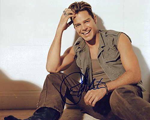 Ricky Martin signed 8x10 photo