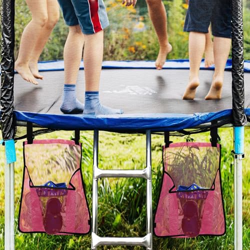 Zapatos para trampolín sin perder espacio gracias al soporte pared 3