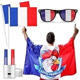 Conçu en collaboration avec France Football: Notre cape France est spécialement conçue pour le Chapeau Poule Tricolore, tandis que les petits drapeaux français, adaptables à un bâton pour être agités ou flottants, sont fabriqués en tissu polyester léger. Ce drapeau de supporter de la France est doté de multiples coutures renforcées.