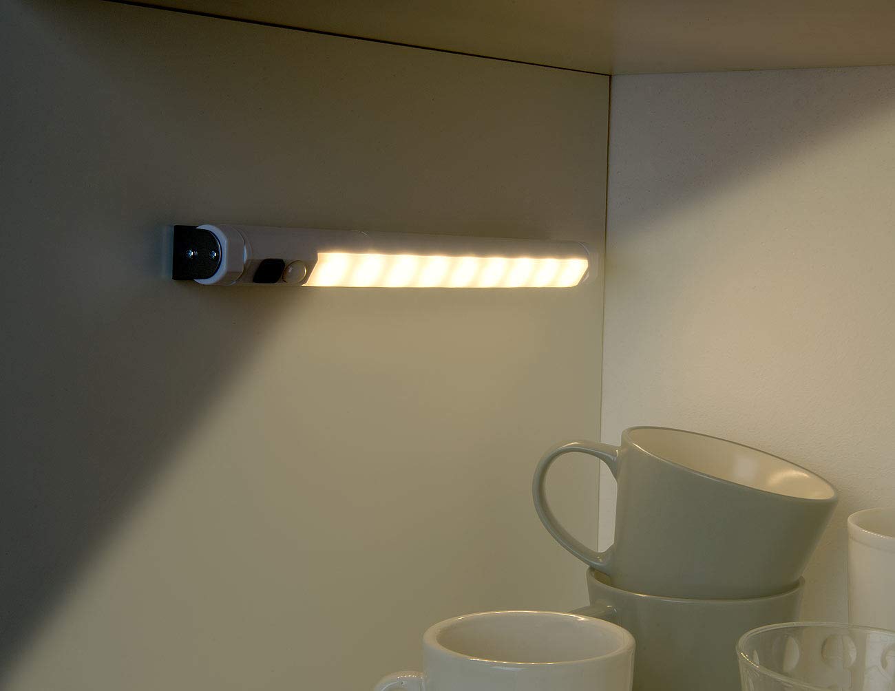 Lunartec LED Lichtleiste Batterie: 4er-Set Schwenkbare Lichtleisten, PIR-Sensor, 9 SMD-LEDs, warmweiß (Lichtleiste batteriebetrieben, Küche Batterie, Band)