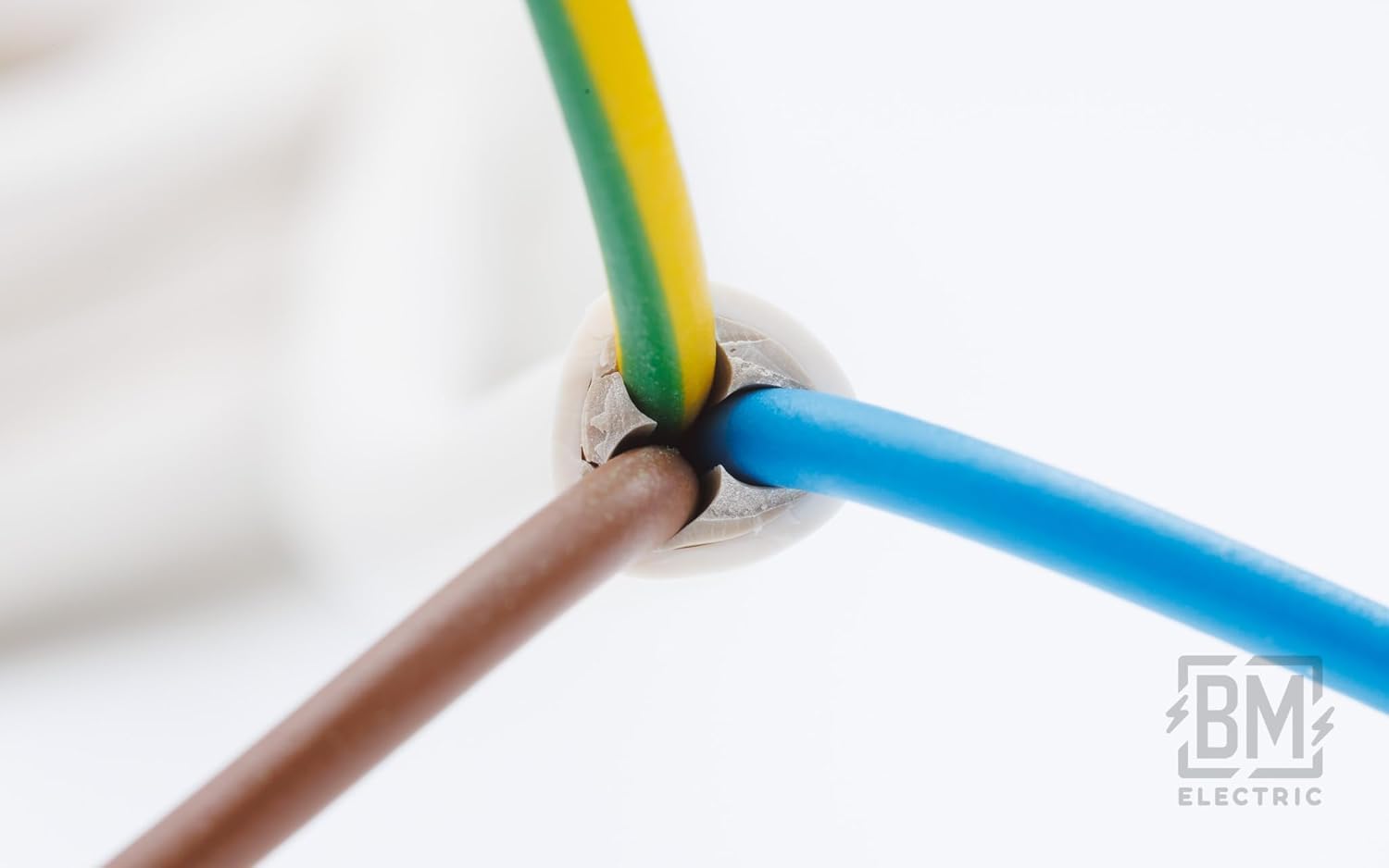 Elpar Câble d'alimentation NYM-J haute performance 3 x 1,5 mm², blanc, robuste, flexible, certifié de sécurité, économe en énergie, longue durée de vie (15 m) pour appareils ménagers et installations