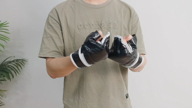 Machine De Boxe Musicale IERAKOR - Bluetooth, Lumières LED, 5 Vitesses, Gants Inclus - 2025