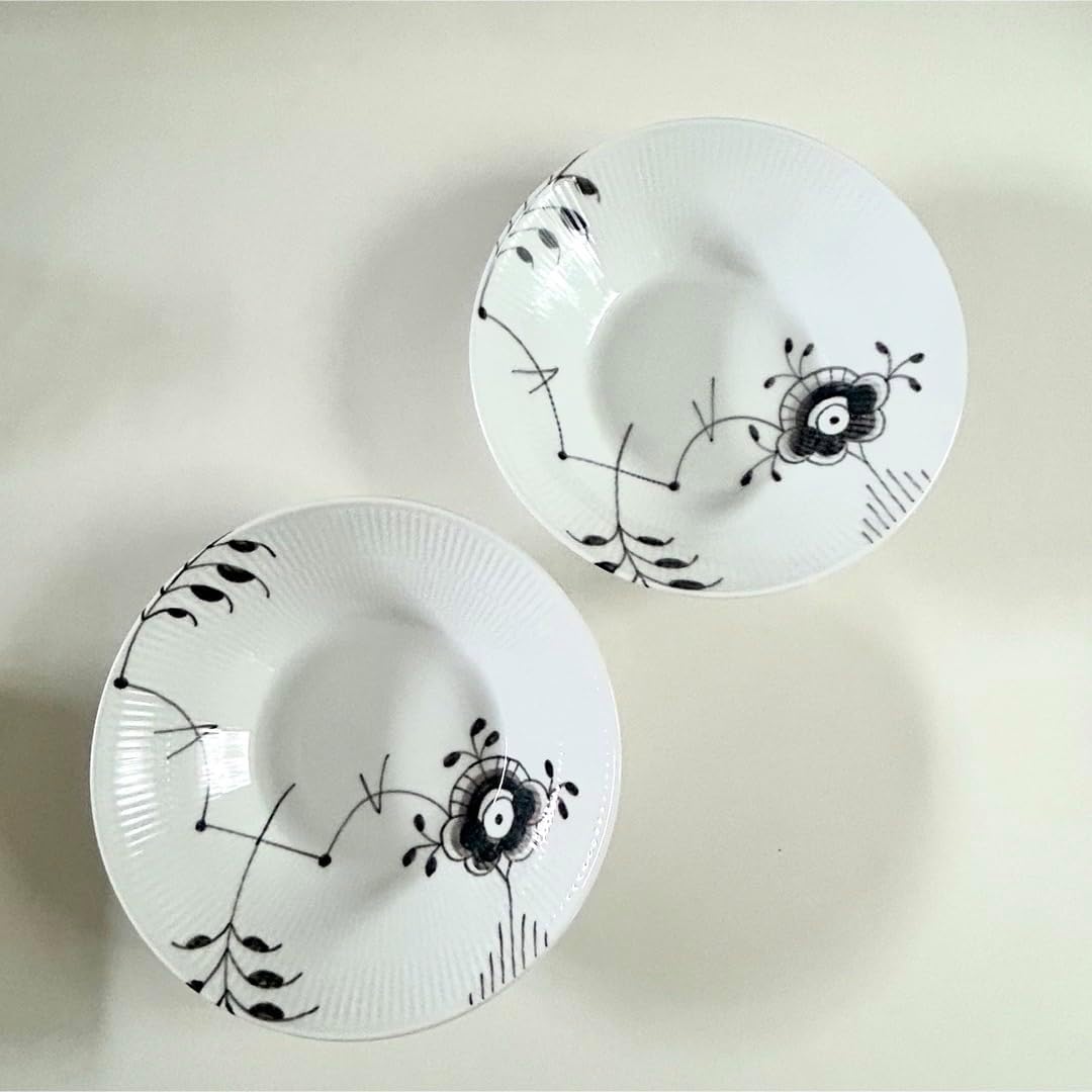 ロイヤルコペンハーゲン　ブラックフルーテッド メガディーププレート　2枚 ロイヤルコペンハーゲン ブラックフルーテッド メガ 黒 ディープ