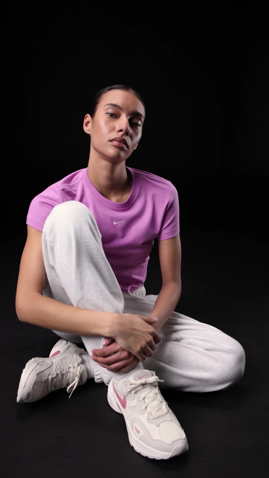 アルチビオ ホワイト/ピンク スニーカー Amazon.com | Nike Women's AL8 Shoes, Chalk/Peony-Pale Ivory, 8
