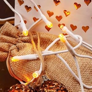 hellum LED Mini Lichterkette Innen, 10 mini LED Lichter, 135cm beleuchtete Länge, Lichterkette strom mit Stecker, Kabel weiß, für Weihnachtsbaum, 563962