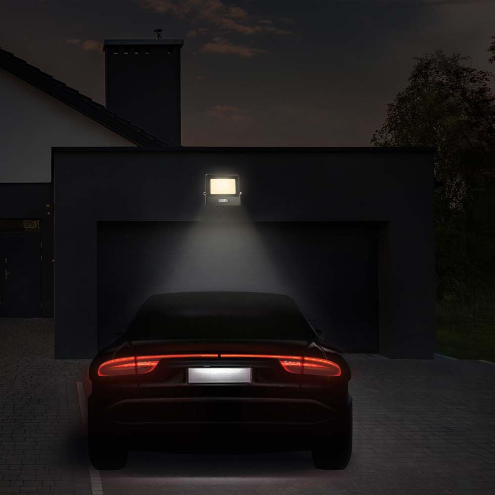 V-TAC Faro LED da Esterno con Chip Samsung 50W con Sensore PIR di Colore Nero Impermeabile con cavo da 1 metro, Luce Bianco Freddo