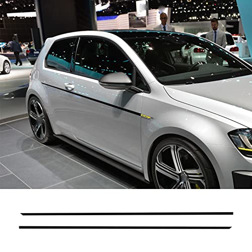4. Rimuovere prima la polvere dall'auto, attaccare l'adesivo sull'auto, sollevarlo da un angolo e raschiare l'acqua in eccesso e le bolle d'aria con un raschietto fino a quando non è completamente aderito.