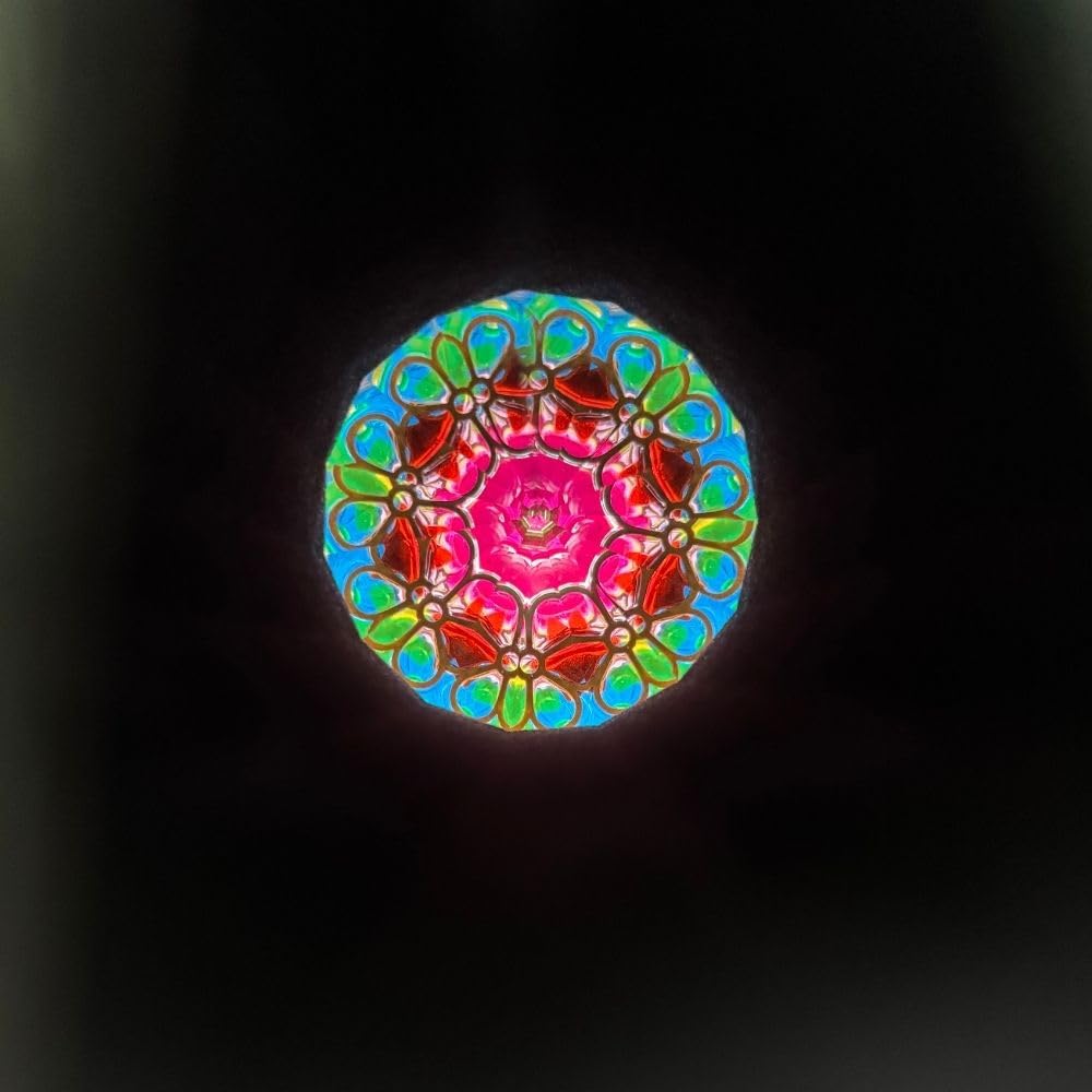 Caleidoscopio de latón tribal hecho a mano con diseño grabado, 2 ruedas de cuentas de resina, acabado lacado, soporte de madera y caja de regalo, un regalo coleccionable único para adultos