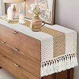 4. Détails Exquis : Texture Tissée Main & Franges Élégantes : Chaque centimètre de ce tapis de table reflète un soin artisanal : les motifs rayés tissés main créent profondeur et intérêt visuel, tandis que les surpiqûres coton-lin assurent durabilité et finition raffinée. Les franges aux extrémités apportent une touche boho ludique et sophistiquée, équilibrant simplicité et caractère.