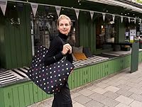 reisenthel shopper M in Dots – Geräumige Shopping Bag und edle Handtasche in einem – Aus wasserabweisendem Material – Ansicht 2