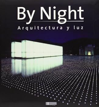 Paperback BY NIGHT (Spanish Edition) [Spanish] Book