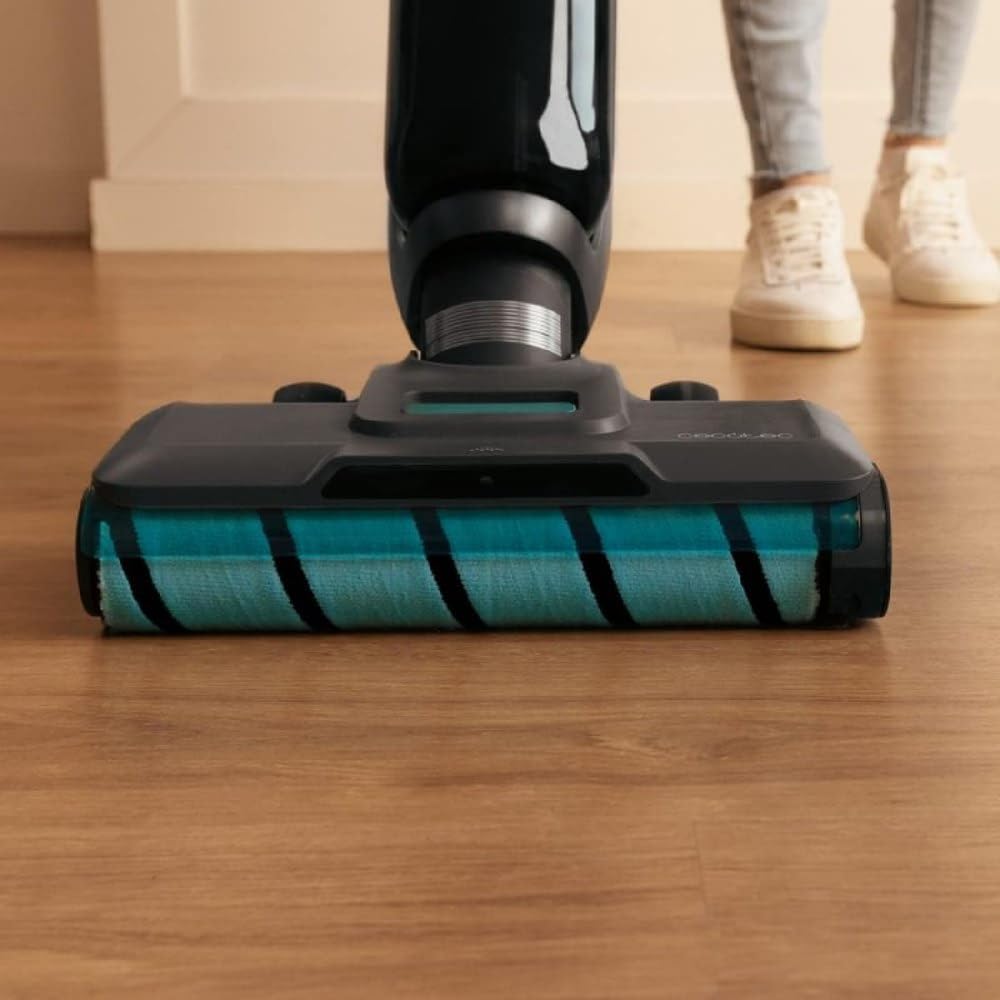 Cecotec Elektromopp FreeGo Wash&Vacuum Spray. 250 W, Schrubben und Staubsaugen gleichzeitig, Autonomie 35 Minuten, Jalisco-Nasswalze, Wasserspray, 700 ml sauberer und 750 ml Schmutzwassertank, Sockel