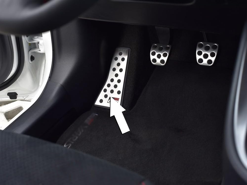 Poggiapiede In Acciaio per GR Yaris IV (1.6 Turbo) | 1 Pezzo Accessori Pedana Poggapiedi Sportiva Inox Metallo Spazzolato Interni Decorazioni XP210 Tuning