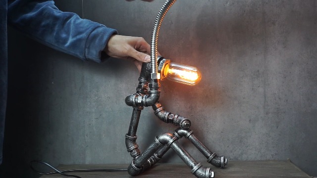 AnnonceLampe baladeuse vintage - Lampe baladeuse - Fabriquée en France