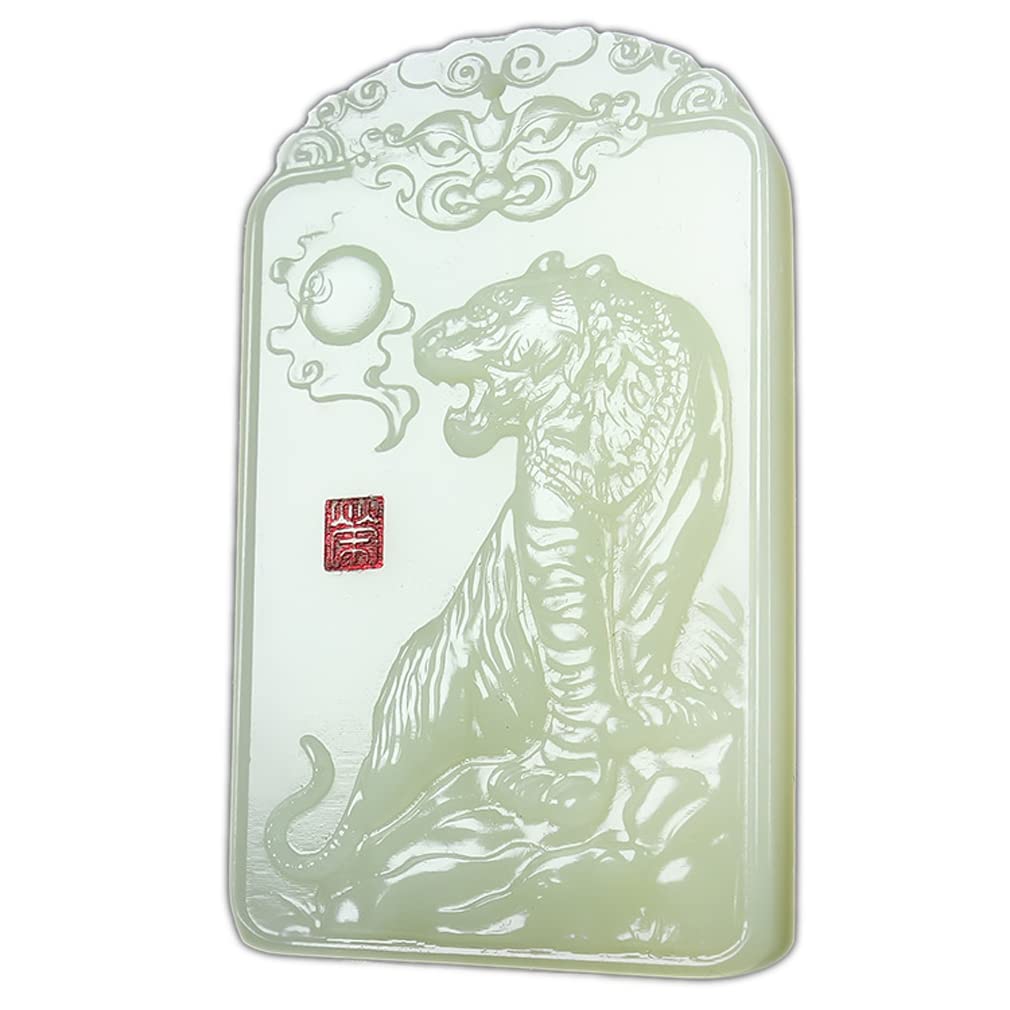 Collier en jade blanc pendentif tigre, le cadeau culturel idéal