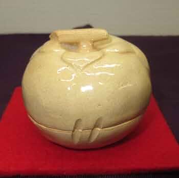 送料込【逢絢亭】茶道具 香合 萩焼 柿香合 １２代 田原陶兵衛 共箱入り Amazon｜【逢絢亭 中古品】茶道具 香合 萩焼 柿香合 12代 田原